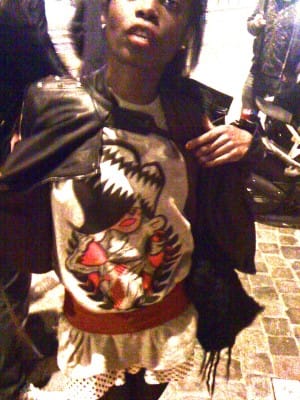 T shirt Girls And boys behind the Hero. olivier dressen 2010