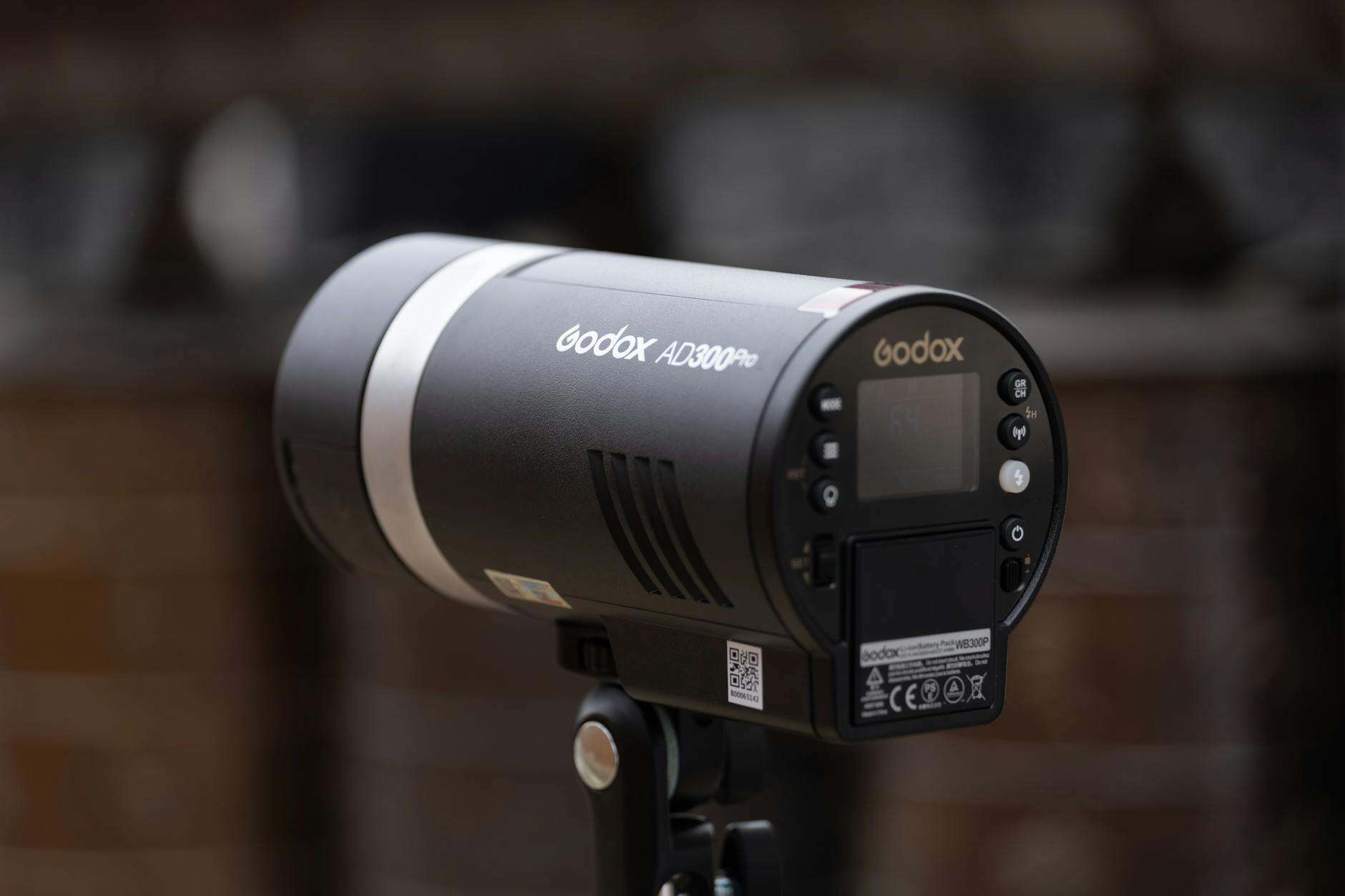 godox palettelab - High-quality Godox AD300Pro studio light on a stand, ideal for professional photography.