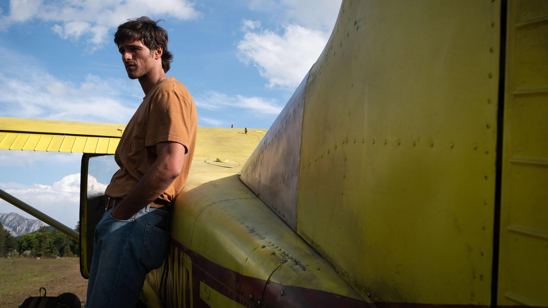 The Dog Stars: Ridley Scott at His Most Personal 8 Jacob Elordi leaning against the yellow Cessna in The Dog Stars