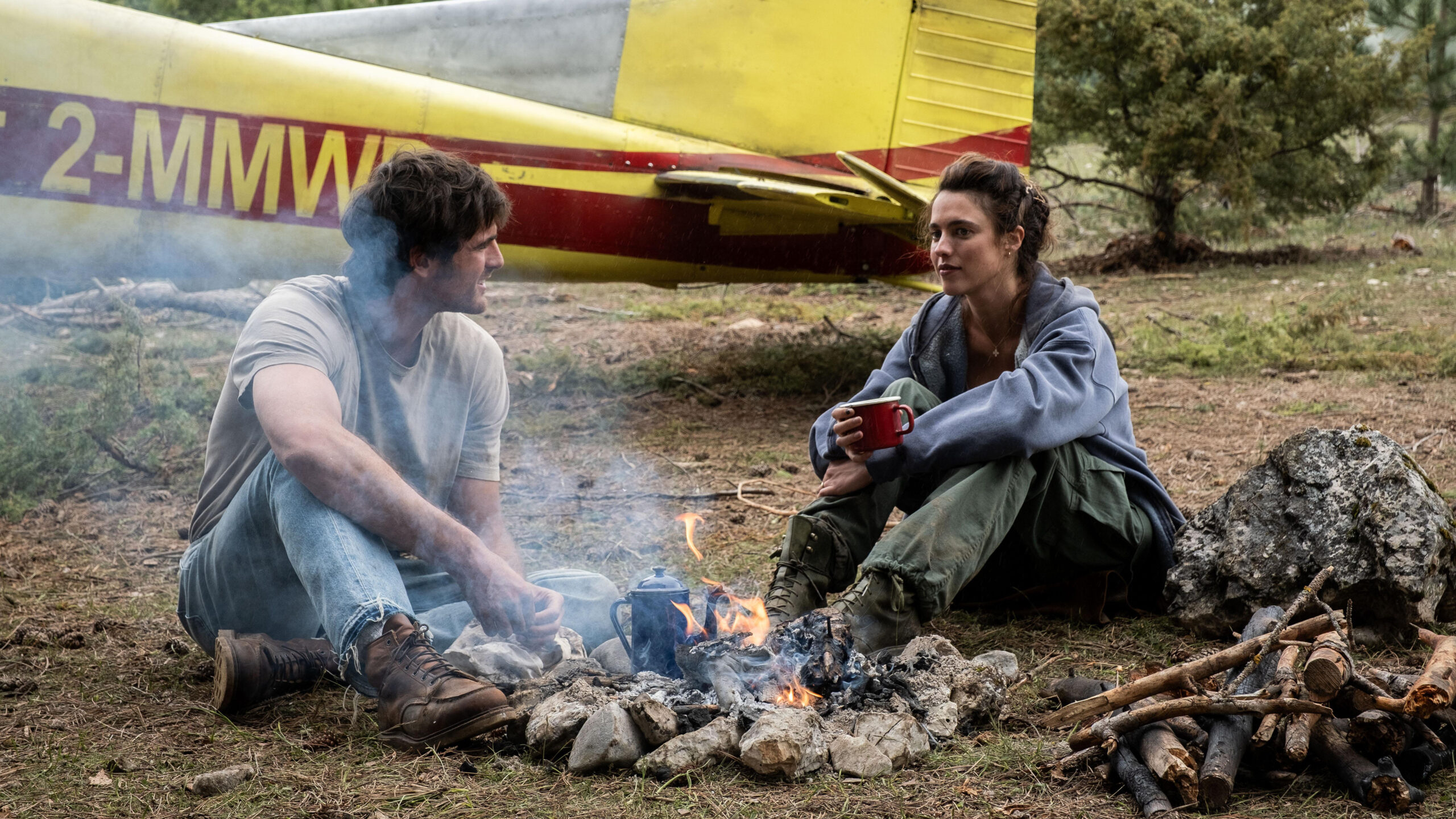 The Dog Stars: Ridley Scott at His Most Personal 9 Jacob Elordi and Margaret Qualley beside the Cessna in The Dog Stars